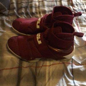 Lebron soldiers basketball shoes
